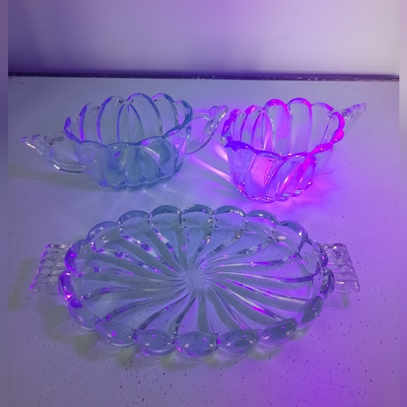 Vintage Light Blue Glass Sugar & Creamer Set w/Under-plate Tray GLOWS - Picture 6 of 14